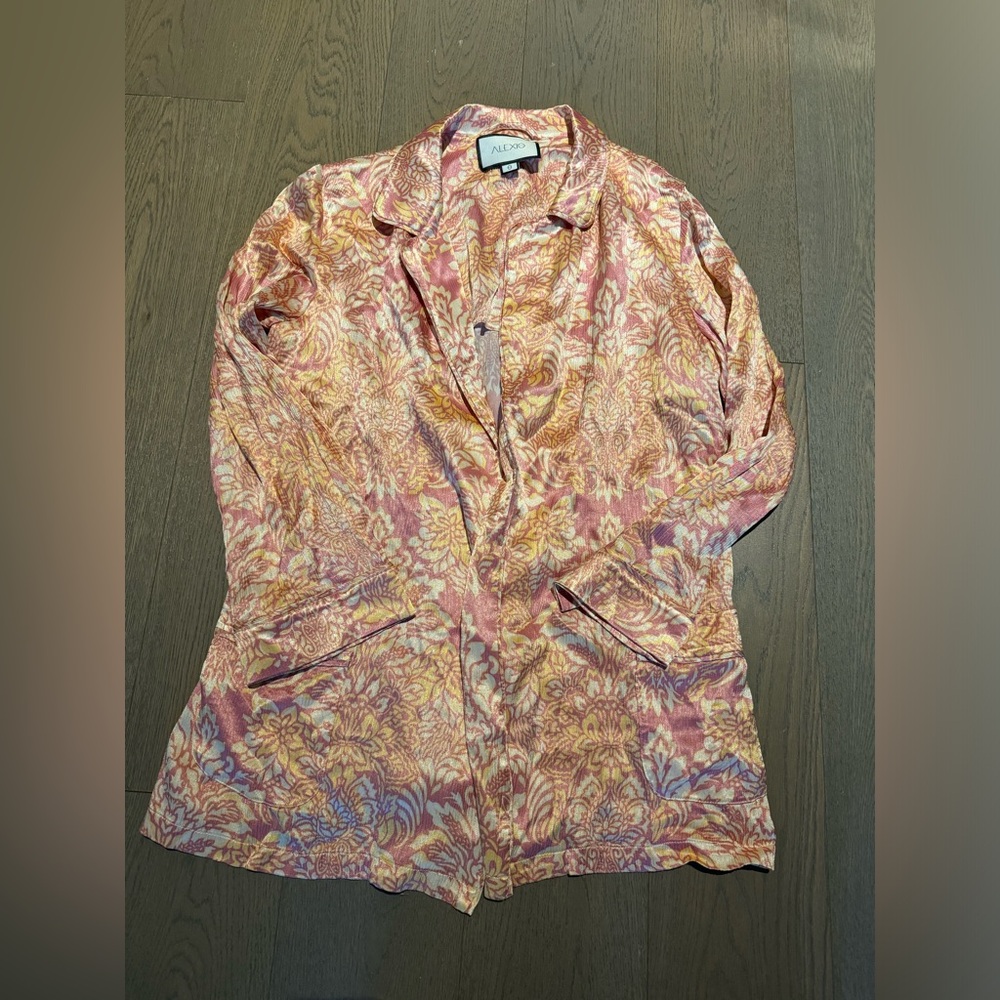 NWOT Alexis Long Sleeve Floral Top! EUC Size S